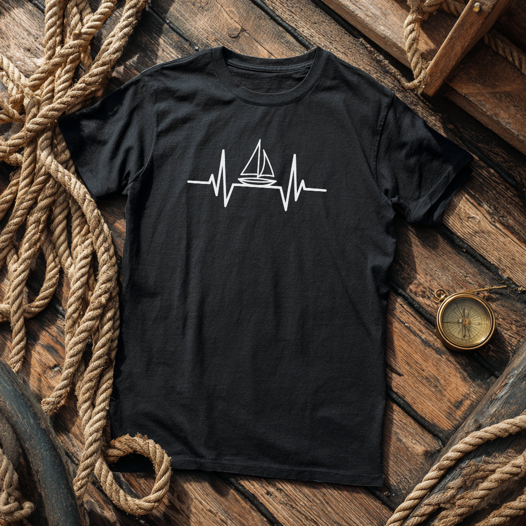 T-Shirt Heartbeat Segelboot – Maritimes Herren Shirt | CPTN Wear